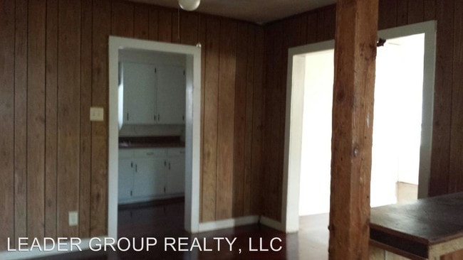 Building Photo - 3 br, 1 bath House - 415 East Crisler