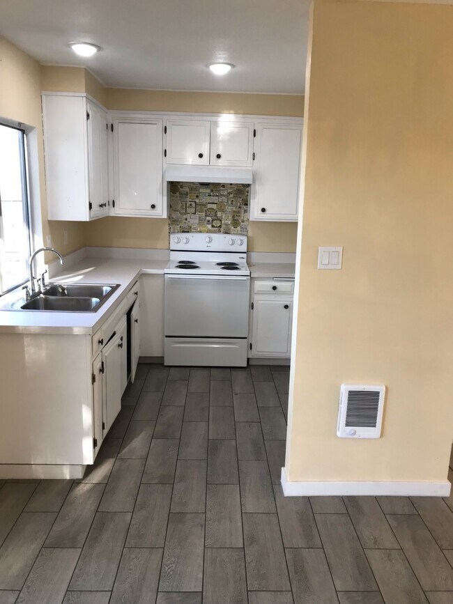 10841 Jeremy Dr, California City, CA 93505 Townhome Rentals in