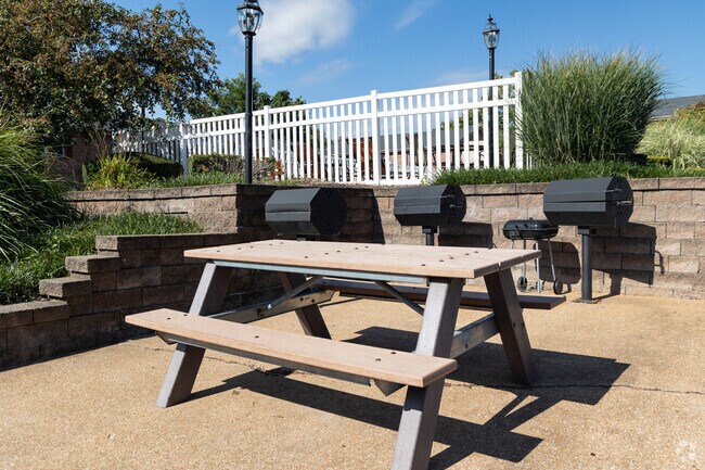 Área de picnic con parrillas - Brentwood Place