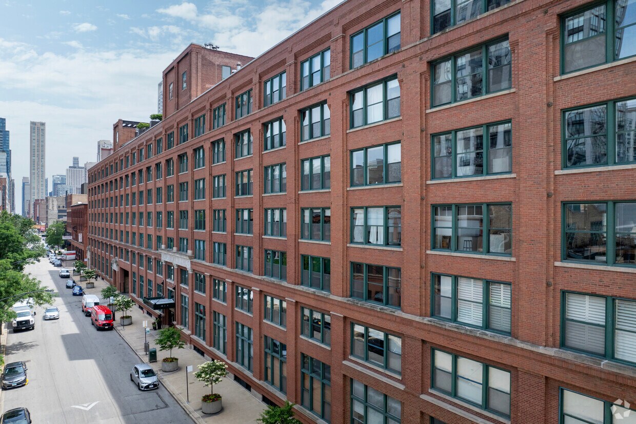 Ontario St. Lofts Apartments in Chicago, IL