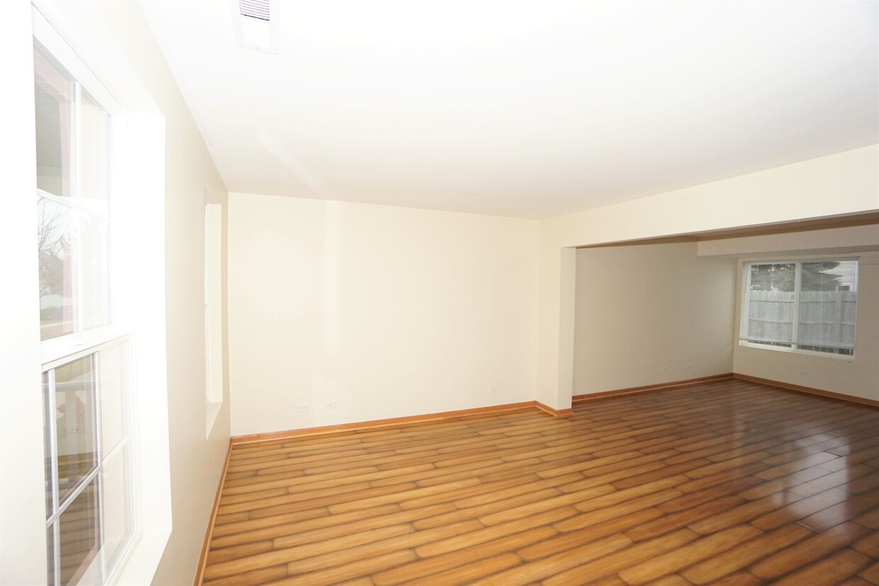 Primary Photo - Large 3 bedroom 2.5 Bath + Loft + 3 car ga...