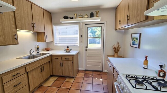 Foto del edificio - 17634 Bromley St