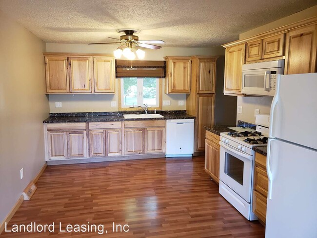 Building Photo - 3 br, 1.5 bath House - 934 Oliver Street