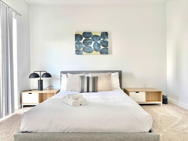 Building Photo - 542 Boulevard NE