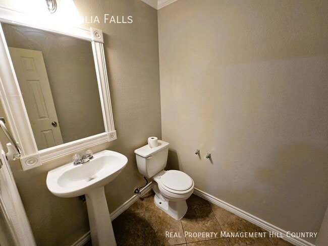 Building Photo - 24611 Magnolia Falls