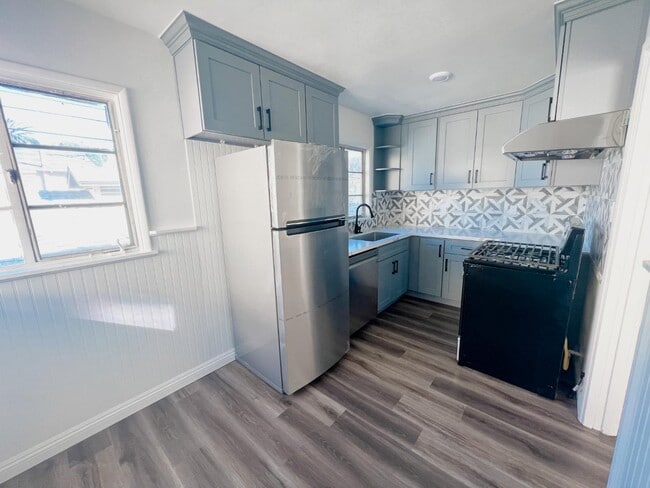 Building Photo - 38 S Parkwood Ave