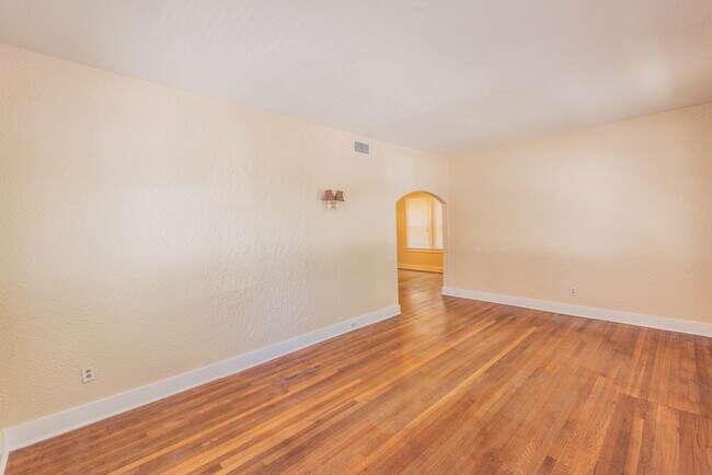 Building Photo - 112 E Norwood Ct