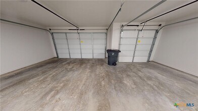 Building Photo - 808 Dred Roger Circle