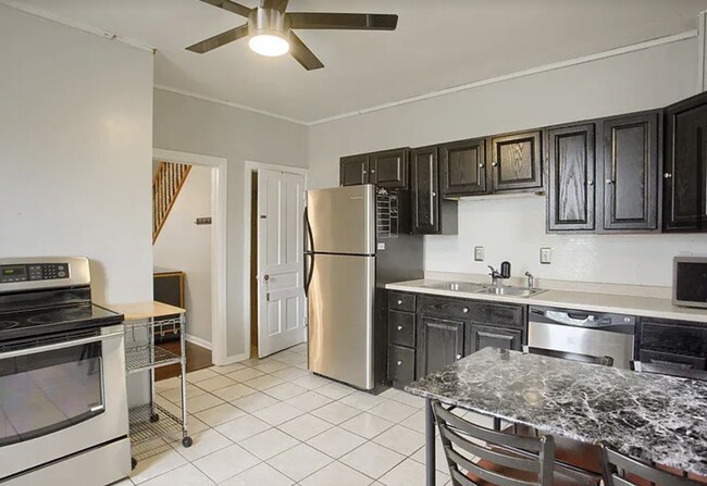Building Photo - 2615 Penbrook Ave