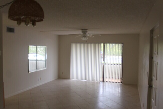 Foto del edificio - 111 Teaberry Ct