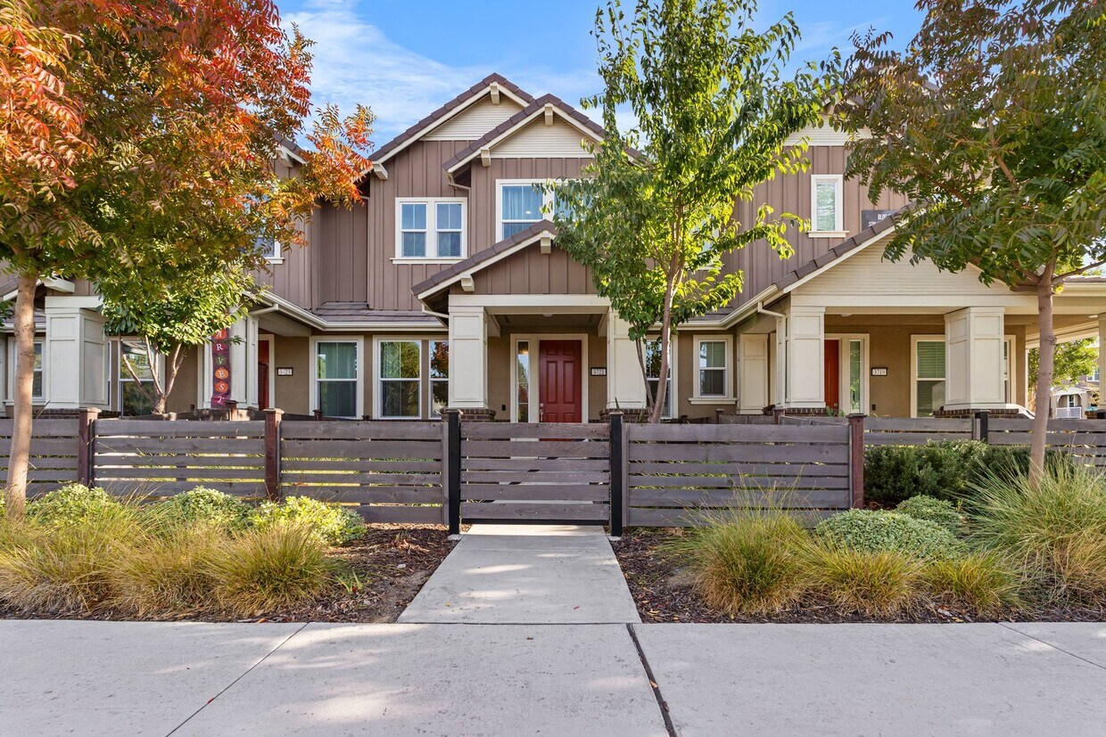 Foto principal - Modern 3 Bedroom 2 Bath Downtown Livermore