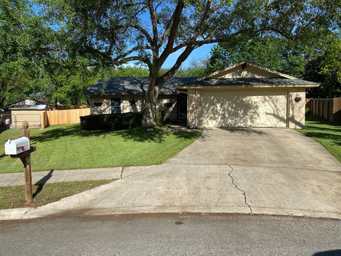 Primary Photo - NOW VACANT: Beautiful home with huge back ...