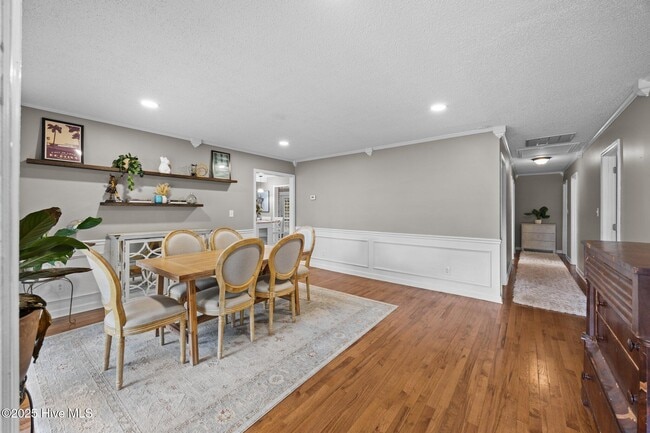 Building Photo - 206 Brentwood Ct