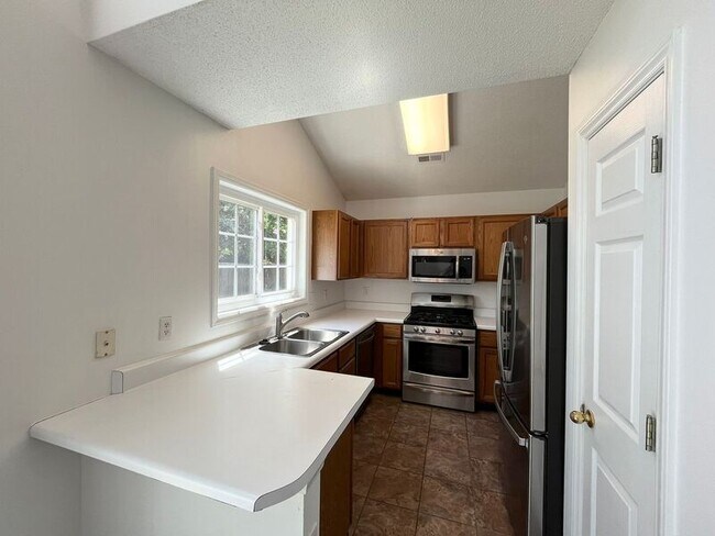 Foto del edificio - 1348 Beacon Village Dr