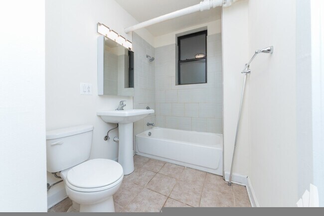 Foto del edificio - 4951 N Oakley Ave