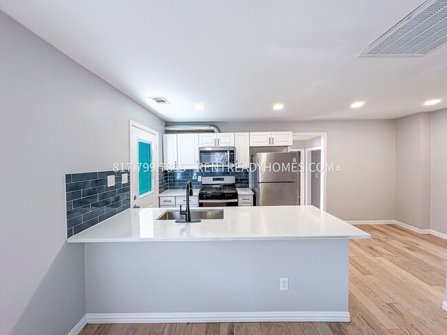 Building Photo - 331 Red Wing Dr