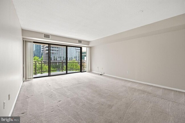 Building Photo - 1530 Key Blvd
