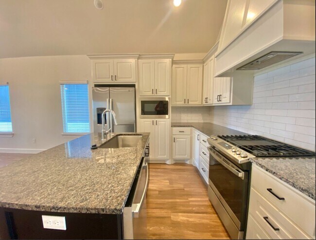 Foto del edificio - Now PRE- LEASING for a July move in - $300 off first month's rent.