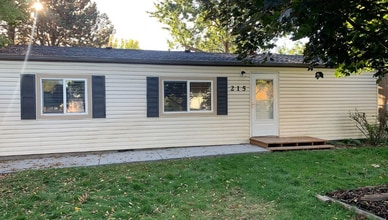 Building Photo - 215 E 48th St