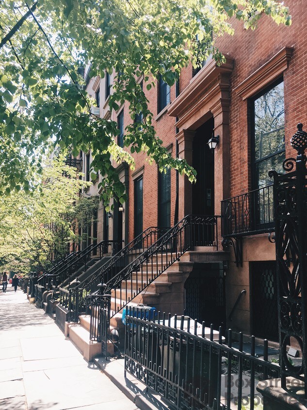 Primary Photo - 260 Henry St