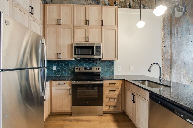 Building Photo - 124 Monroe Ave