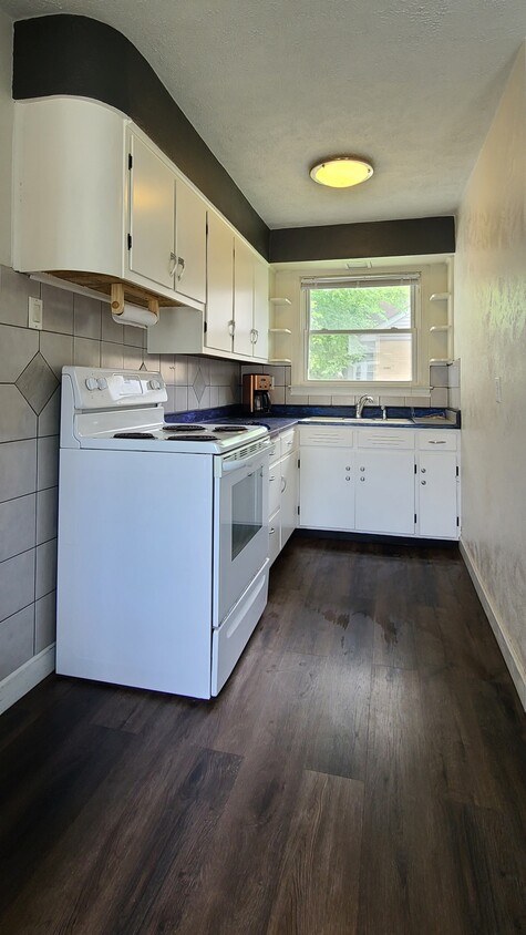Primary Photo - 113 N State St