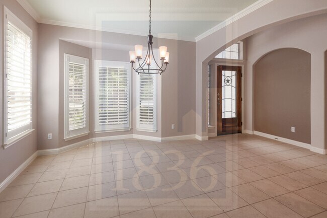 Building Photo - 2702 Lovett Ln