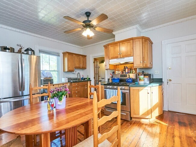 Building Photo - 80 Rice St