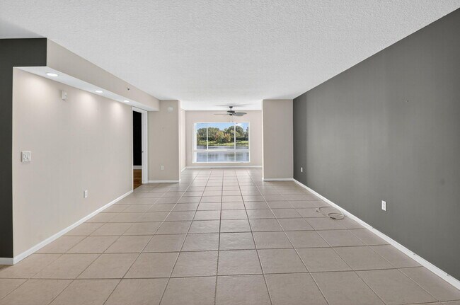 Foto del edificio - 5842 Crystal Shores Dr