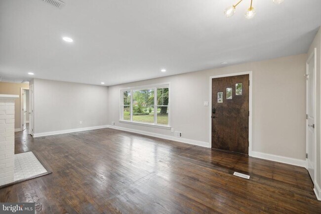 Building Photo - 6712 Benson Dr