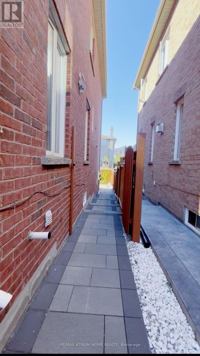 Building Photo - 4576 Centretown Way
