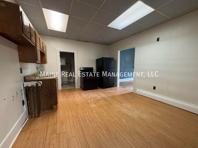 Building Photo - 23 Newport Rd