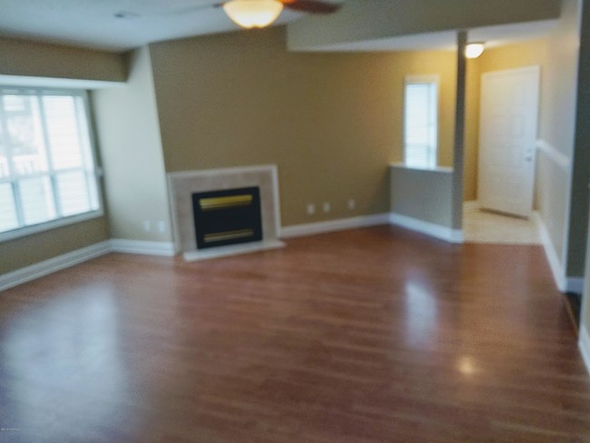 Building Photo - 100 Breezewood Dr
