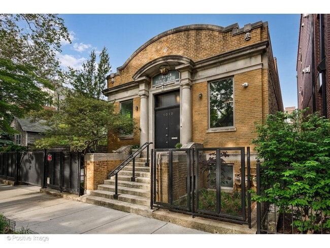 Building Photo - 1019 N Wolcott Ave
