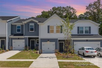 Building Photo - 4143 Smt Wds Dr