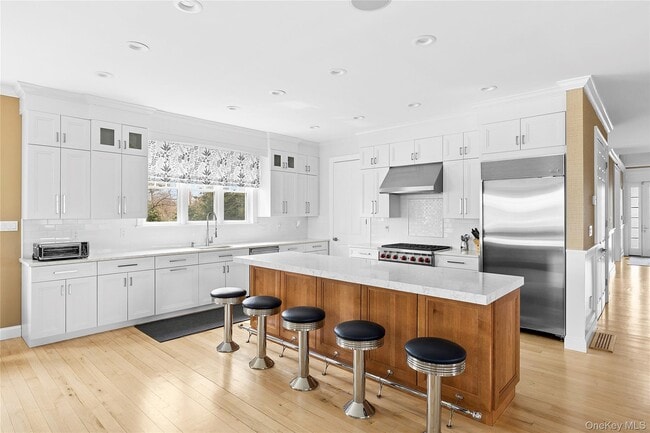 Building Photo - 176 Beach Ln