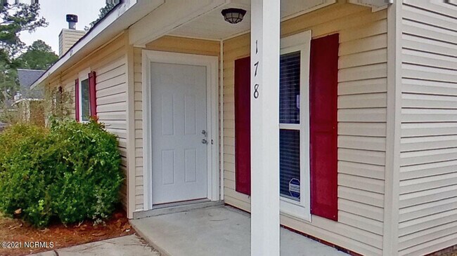 Building Photo - 178 Village Cir