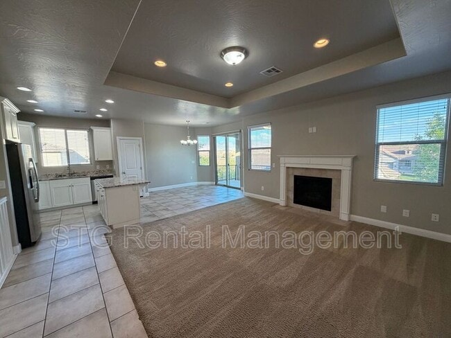 Building Photo - 469 E Barcelona Dr