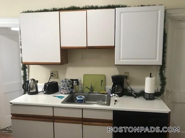 Building Photo - 447 Park Dr