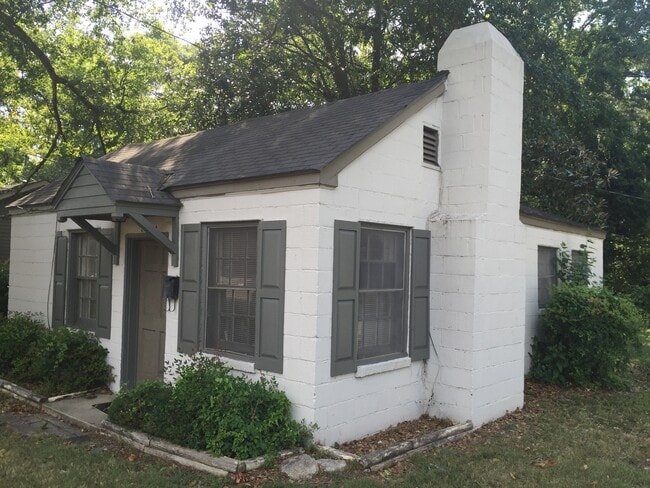 Building Photo - 2205 Camille Dr