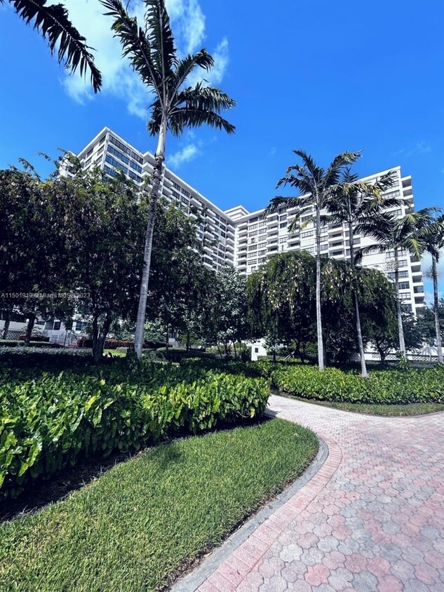 Primary Photo - 600 Three Islands Boulevard