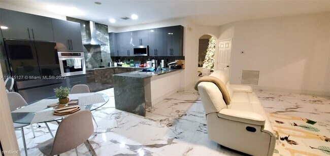 Foto del edificio - 5 br, 3 bath House - 9471 SW 226th Ter # 0