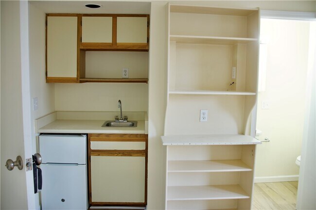 Foto del edificio - 1685 Monroe Ave