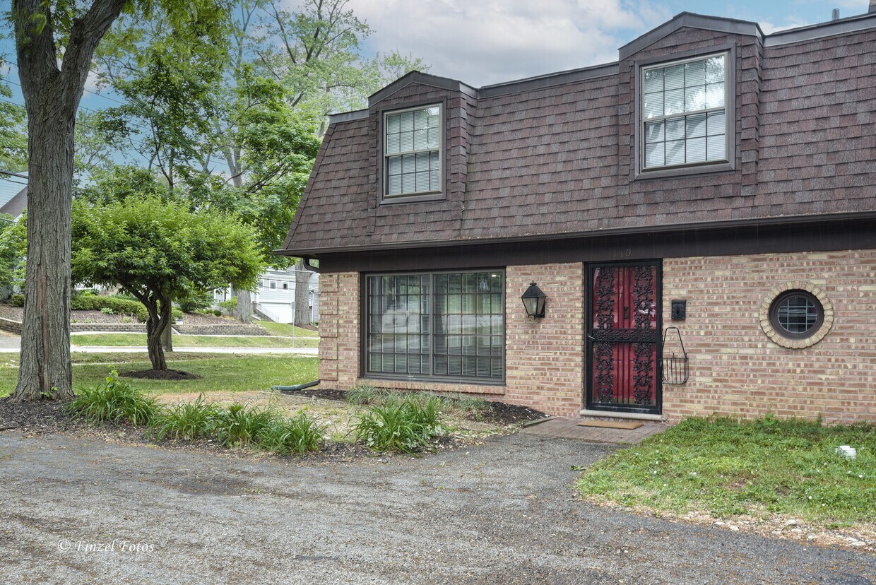 Primary Photo - 110 W Hillside Ave