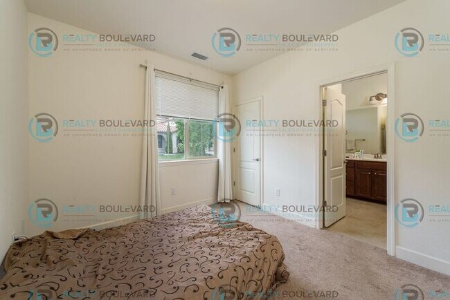Building Photo - Beautiful NEXTGEN home! Home and Quest Qua...