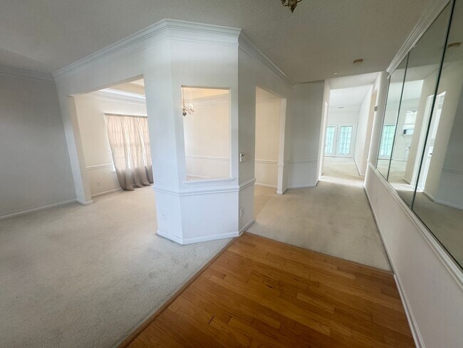 Building Photo - 4bd/2ba House newer neighborhood in betwee...