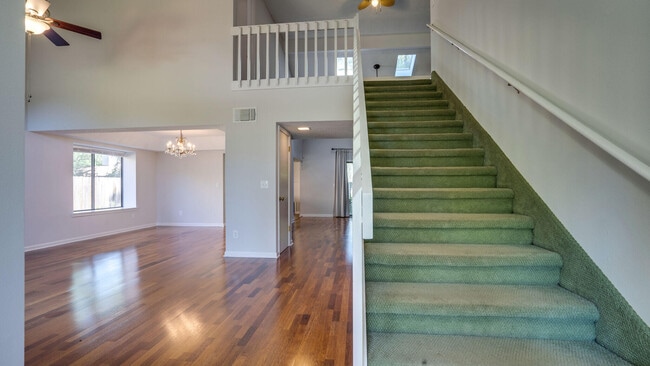 Building Photo - 213 Bayberry Dr
