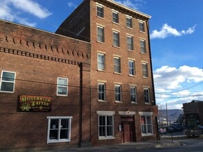 Building Photo - 12 Front St