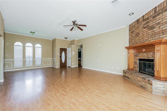 Foto del edificio - 740 Regalwood Dr