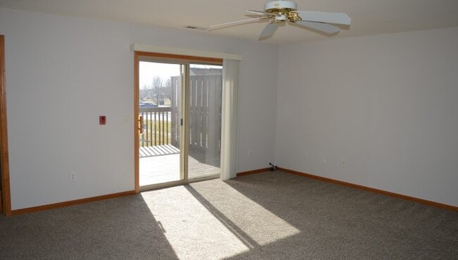 Building Photo - 397 Country Clover Dr